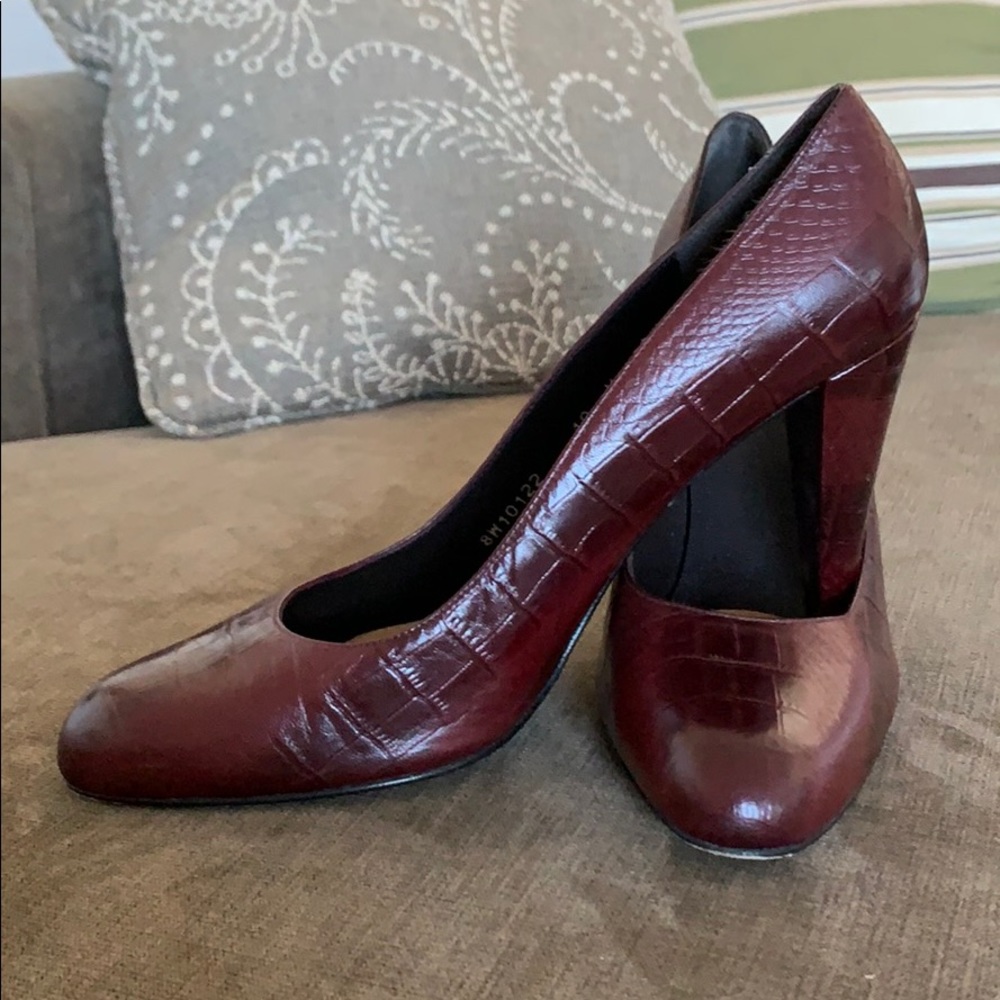 EUC Steward Weitzman Red Snakeskin Leather Heels